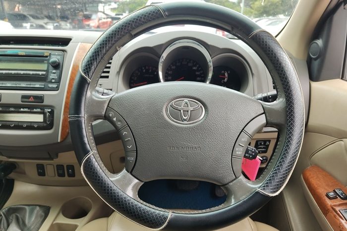 TOYOTA 4WD 2011 3.0V AT FORTUNER WHITE  712 full