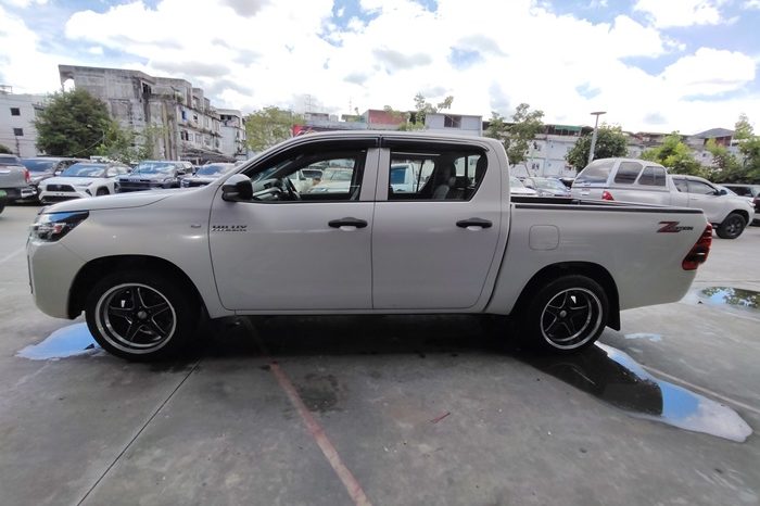 REVO 2WD 2020 2.4 MID AT DOUBLE CAB WHITE  9123 full