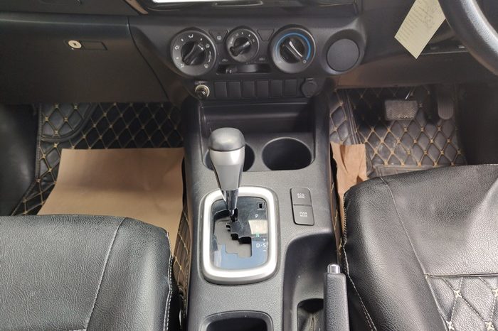 REVO 2WD 2020 2.4 MID AT DOUBLE CAB WHITE  9123 full