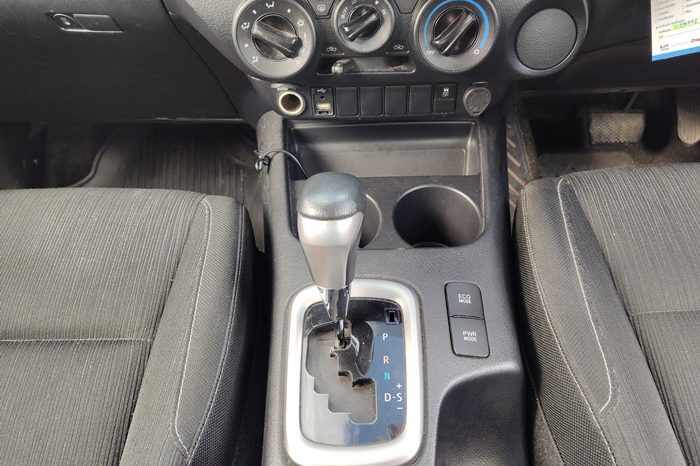REVO PRE 2021 2.4 MID AT DOUBLE CAB WHITE 5296 full
