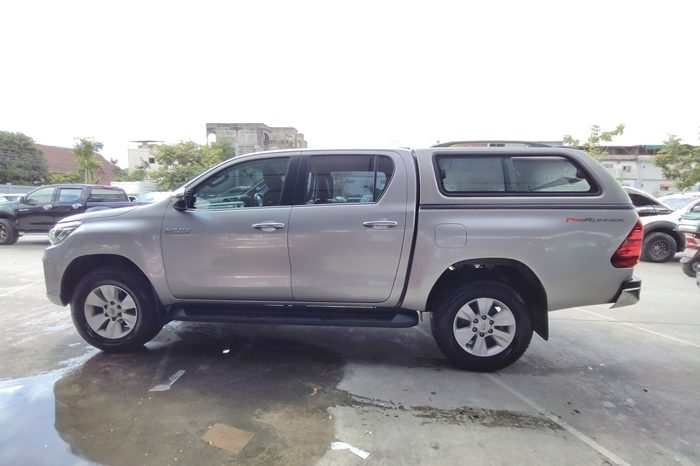 REVO PRE 2018 2.4G MT DOUBLE CAB SILVER  8684 full