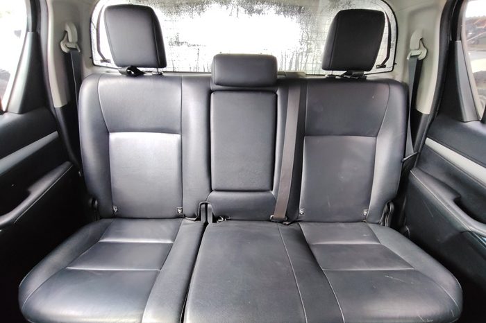 REVO PRE 2018 2.4G MT DOUBLE CAB SILVER  8684 full