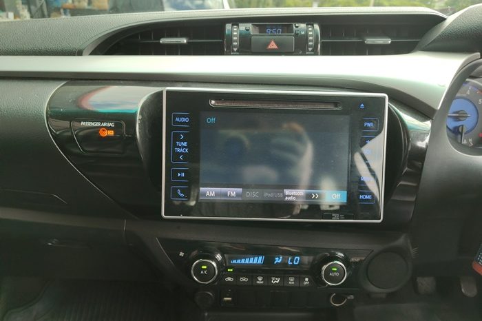 REVO PRE 2018 2.4G MT DOUBLE CAB SILVER  8684 full