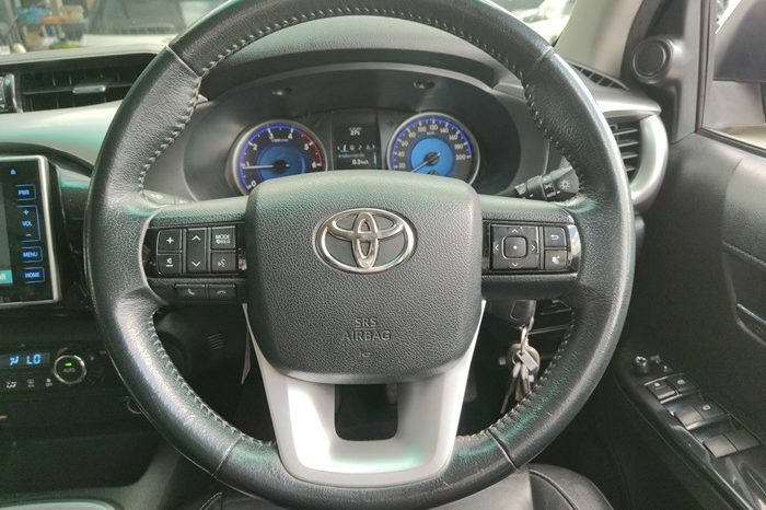 REVO PRE 2018 2.4G MT DOUBLE CAB SILVER  8684 full
