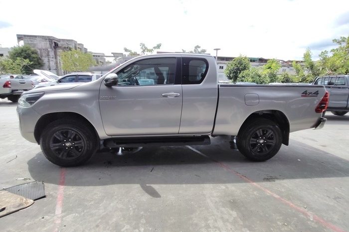 REVO 4WD 2021 2.4 MID MT SMART CAB SILVER  461 full