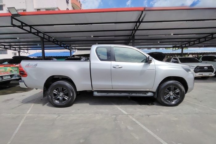 REVO 4WD 2021 2.4 MID MT SMART CAB SILVER  461 full