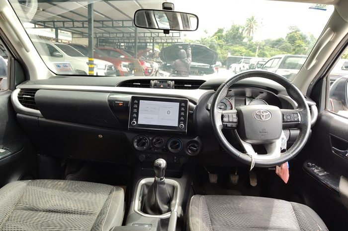 REVO 4WD 2021 2.4 MID MT SMART CAB SILVER  461 full