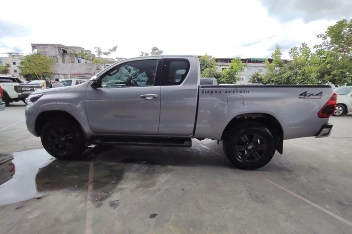 REVO 4WD 2021 2.4 MID MT SMART CAB SILVER  461 full