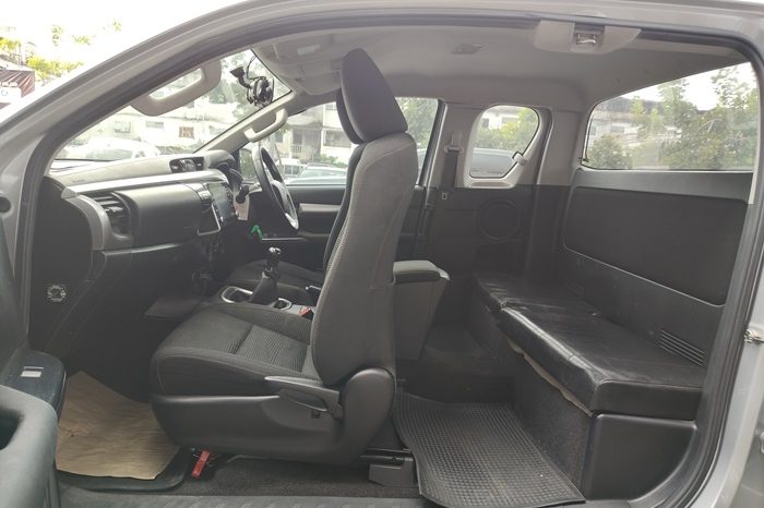 REVO 4WD 2021 2.4 MID MT SMART CAB SILVER  461 full