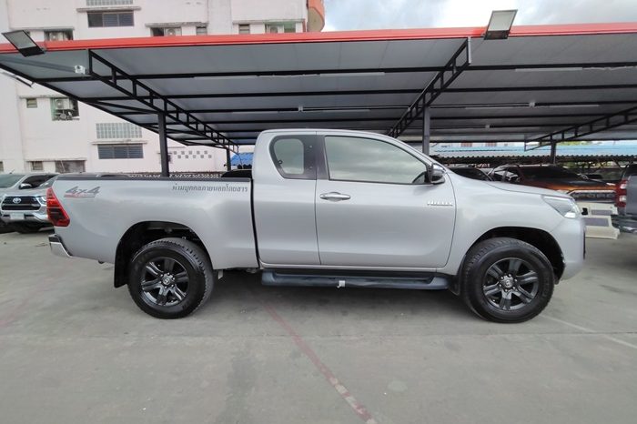 REVO 4WD 2021 2.4 MID MT SMART CAB SILVER  461 full