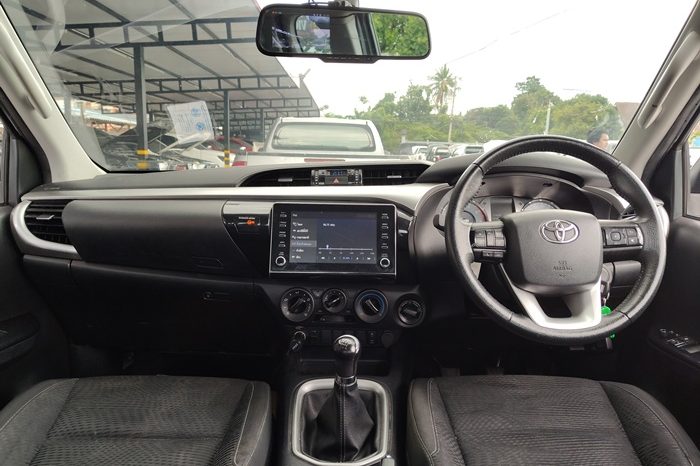 REVO 4WD 2021 2.4 MID MT SMART CAB SILVER  461 full