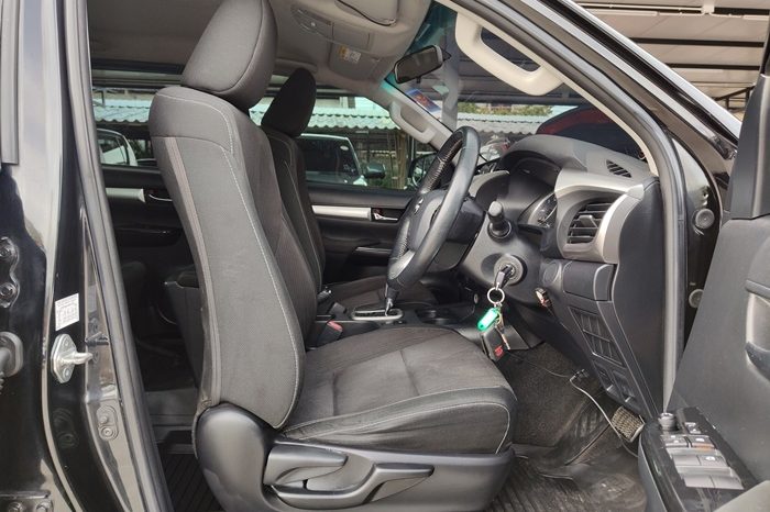 REVO PRE 2019 2.4E AT DOUBLE CAB BLACK  2401 full