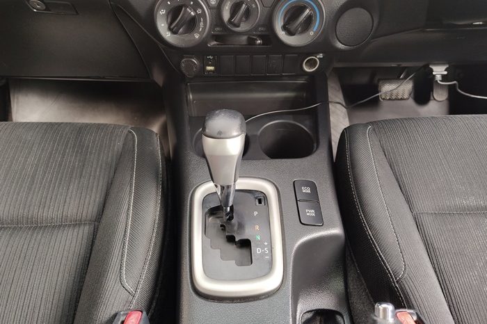 REVO PRE 2019 2.4E AT DOUBLE CAB BLACK  2401 full