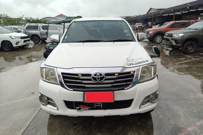 VIGO PRE 2013 2.7E MT DOUBLE CAB WHITE  8394 full