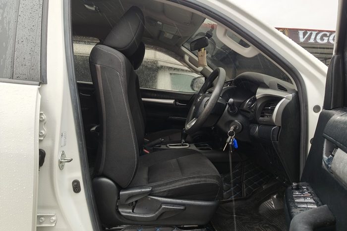 REVO PRE 2021 2.4 ENTRY AT DOUBLE CAB WHITE  1779 full