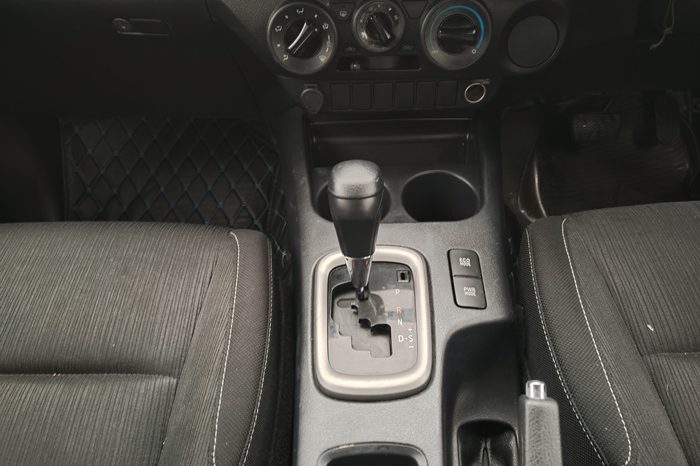REVO PRE 2021 2.4 ENTRY AT DOUBLE CAB WHITE  1779 full