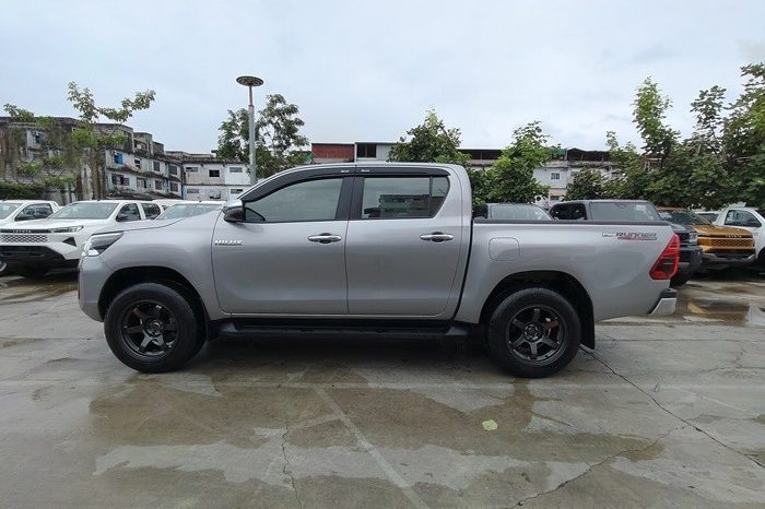 REVO PRE 2022 2.4 ENTRY AT DOUBLE CAB SILVER  8374 full