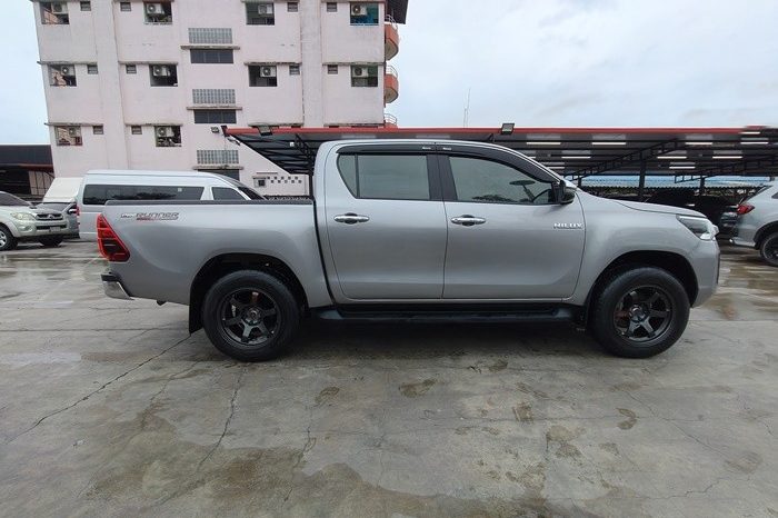 REVO PRE 2022 2.4 ENTRY AT DOUBLE CAB SILVER  8374 full