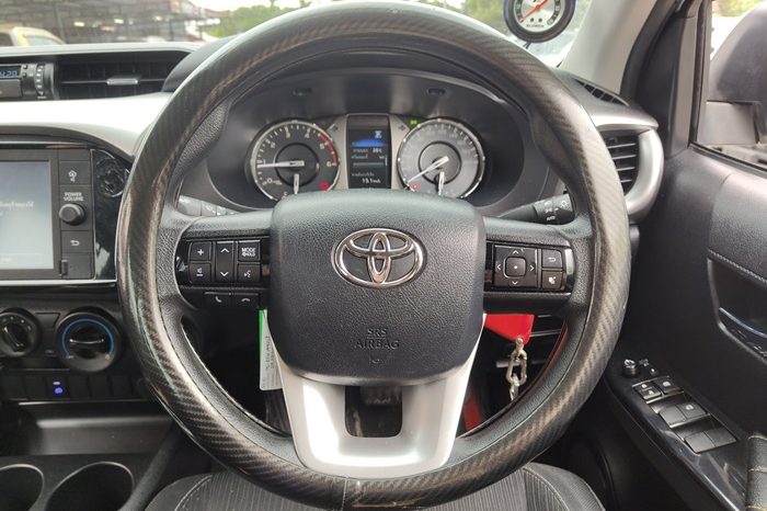 REVO PRE 2022 2.4 ENTRY AT DOUBLE CAB SILVER  8374 full