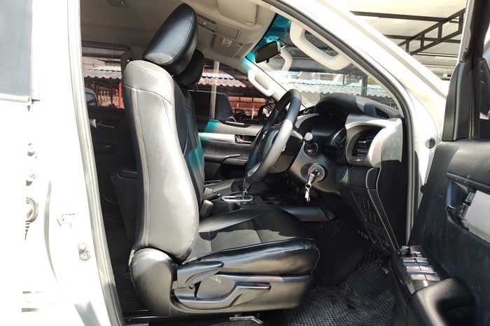 REVO PRE 2019 2.4E AT DOUBLE CAB SILVER  7008 full