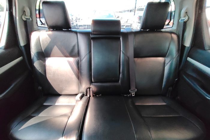 REVO PRE 2019 2.4E AT DOUBLE CAB SILVER  7008 full