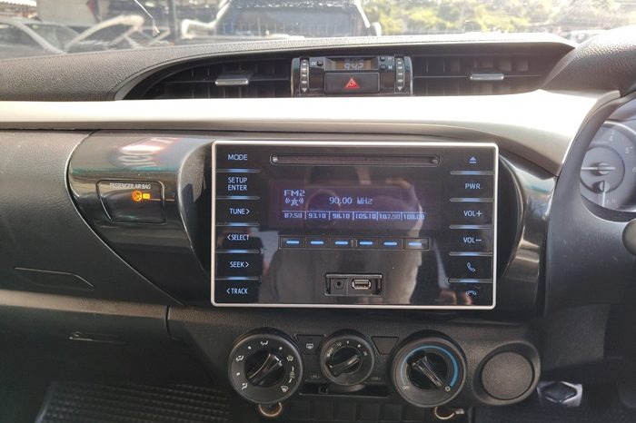 REVO PRE 2019 2.4E AT DOUBLE CAB SILVER  7008 full