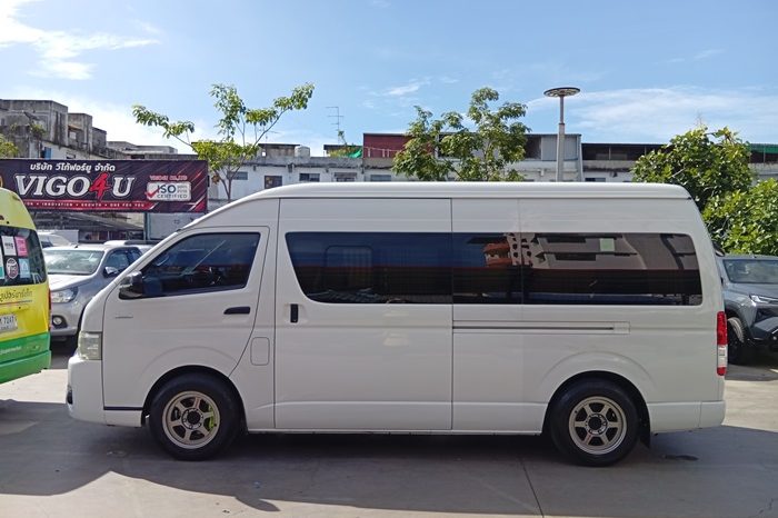 TOYOTA 2WD 2019 3.0 MT COMMUTER WHITE 3454 full
