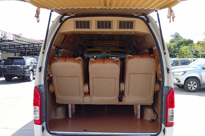 TOYOTA 2WD 2019 3.0 MT COMMUTER WHITE 3454 full