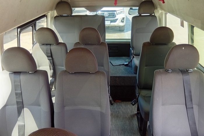 TOYOTA 2WD 2019 2.7 MT COMMUTER WHITE  857 full