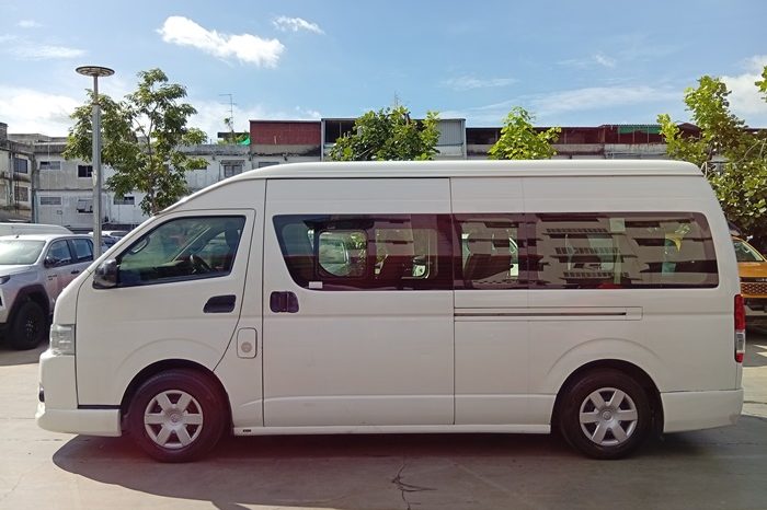 TOYOTA 2WD 2019 2.7 MT COMMUTER WHITE  857 full