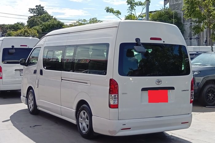 TOYOTA 2WD 2019 2.7 MT COMMUTER WHITE  857 full