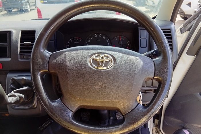 TOYOTA 2WD 2019 2.7 MT COMMUTER WHITE  857 full