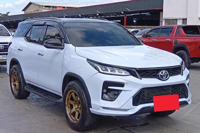 TOYOTA 4WD 2017 2.8V AT FORTUNER WHITE  1153 full