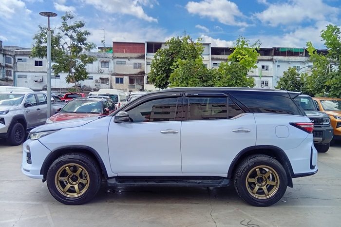 TOYOTA 4WD 2017 2.8V AT FORTUNER WHITE  1153 full