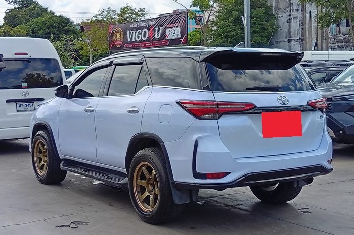 TOYOTA 4WD 2017 2.8V AT FORTUNER WHITE  1153 full
