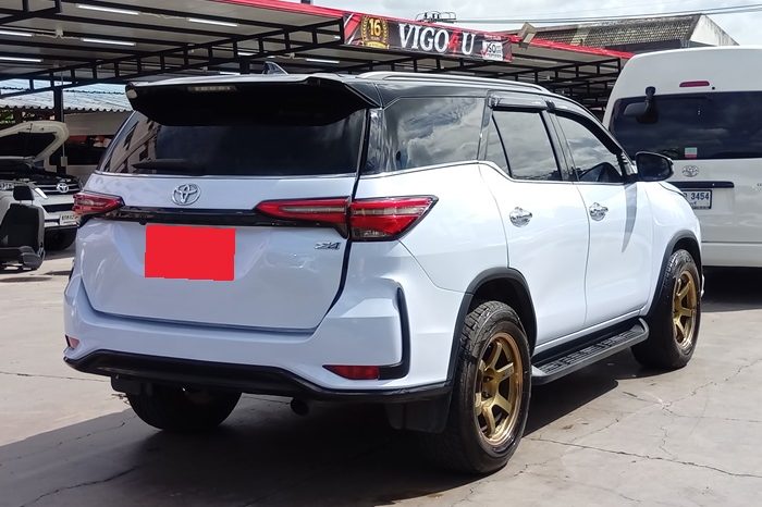 TOYOTA 4WD 2017 2.8V AT FORTUNER WHITE  1153 full