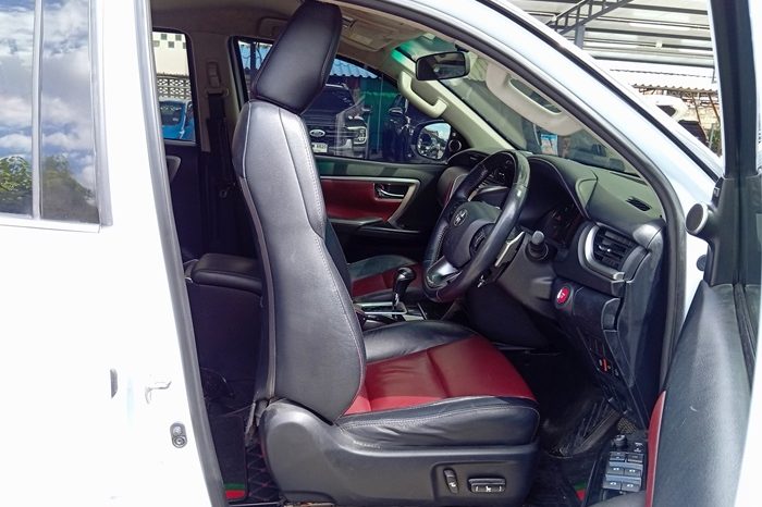 TOYOTA 4WD 2017 2.8V AT FORTUNER WHITE  1153 full