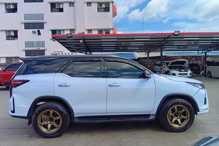 TOYOTA 4WD 2017 2.8V AT FORTUNER WHITE  1153 full