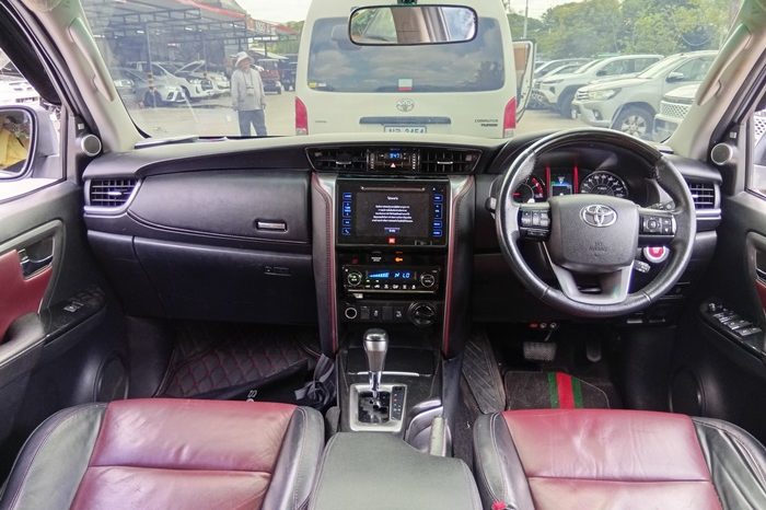 TOYOTA 4WD 2017 2.8V AT FORTUNER WHITE  1153 full