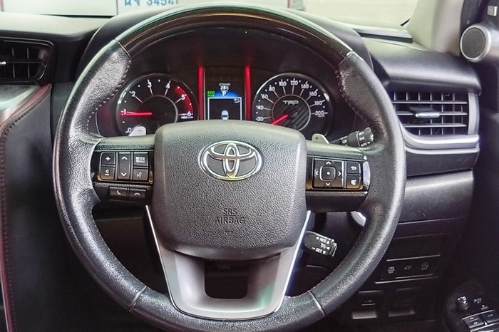 TOYOTA 4WD 2017 2.8V AT FORTUNER WHITE  1153 full