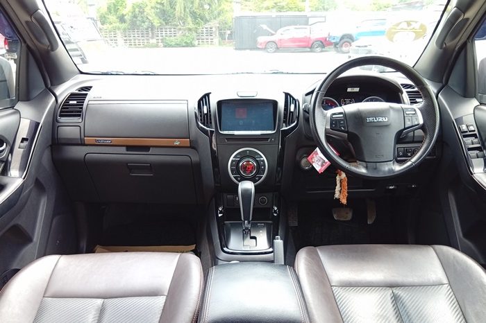 ISUZU 4WD 2019 3.0 AT DOUBLE CAB RED  3598 full