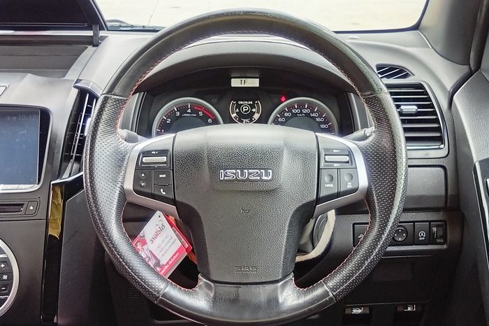 ISUZU 4WD 2019 3.0 AT DOUBLE CAB RED  3598 full