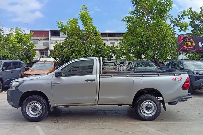 REVO 4WD 2017 2.8J MT STANDARD SILVER  9965 full