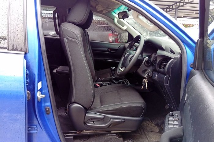 REVO PRE 2017 2.4J MT DOUBLE CAB BLUE  9838 full