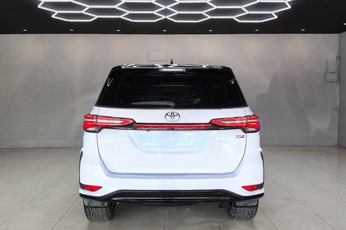 TOYOTA 4WD 2017 2.8V AT FORTUNER WHITE  1153 full
