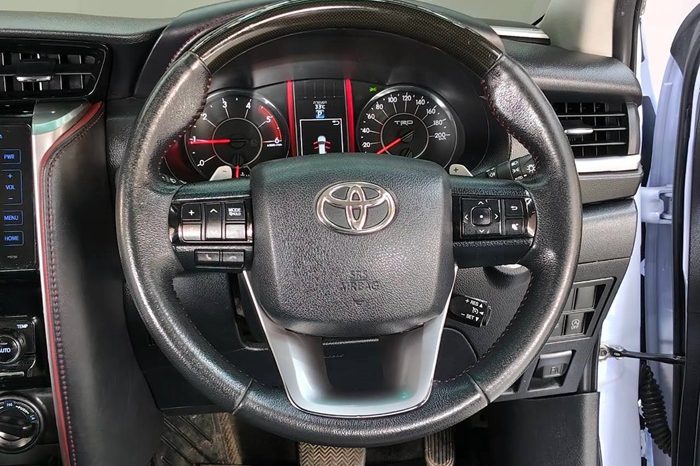 TOYOTA 4WD 2017 2.8V AT FORTUNER WHITE  1153 full