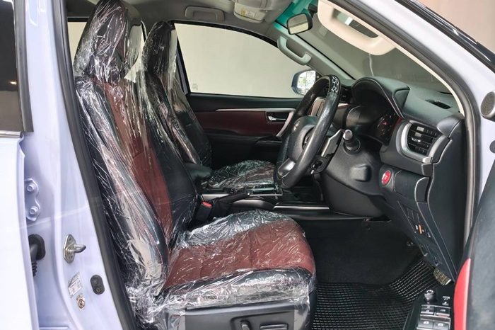 TOYOTA 4WD 2017 2.8V AT FORTUNER WHITE  1153 full