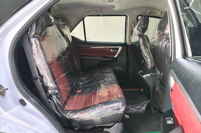 TOYOTA 4WD 2017 2.8V AT FORTUNER WHITE  1153 full