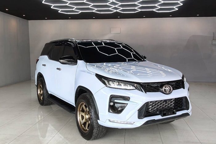 TOYOTA 4WD 2017 2.8V AT FORTUNER WHITE  1153 full