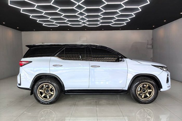 TOYOTA 4WD 2017 2.8V AT FORTUNER WHITE  1153 full
